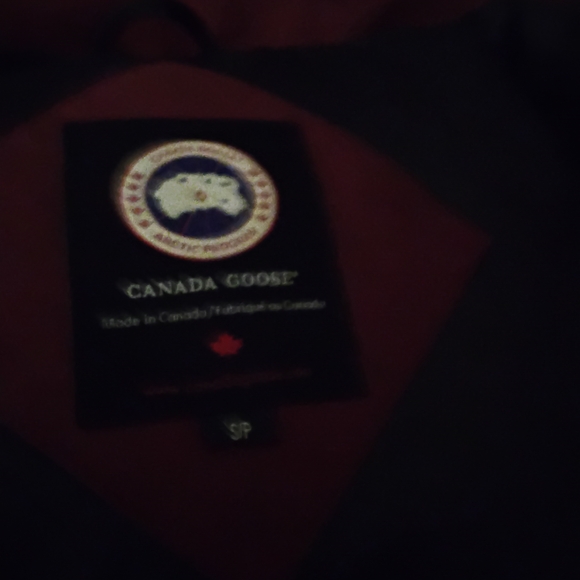 Canada Goose Women's Burgundy Jacket - Picture 4 of 12